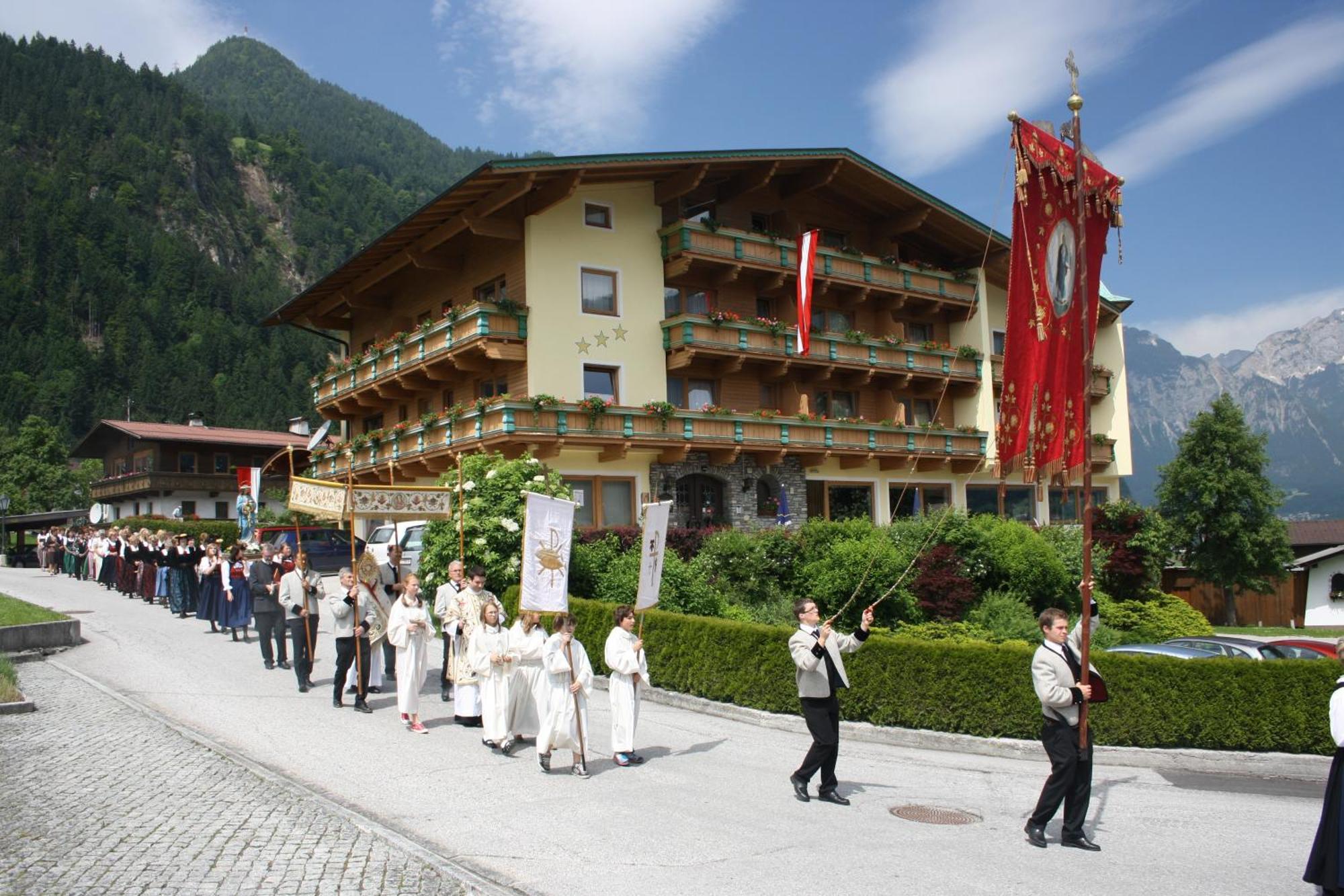Hotel Gasthof Jaeger Zillertal Шлиттерс Экстерьер фото